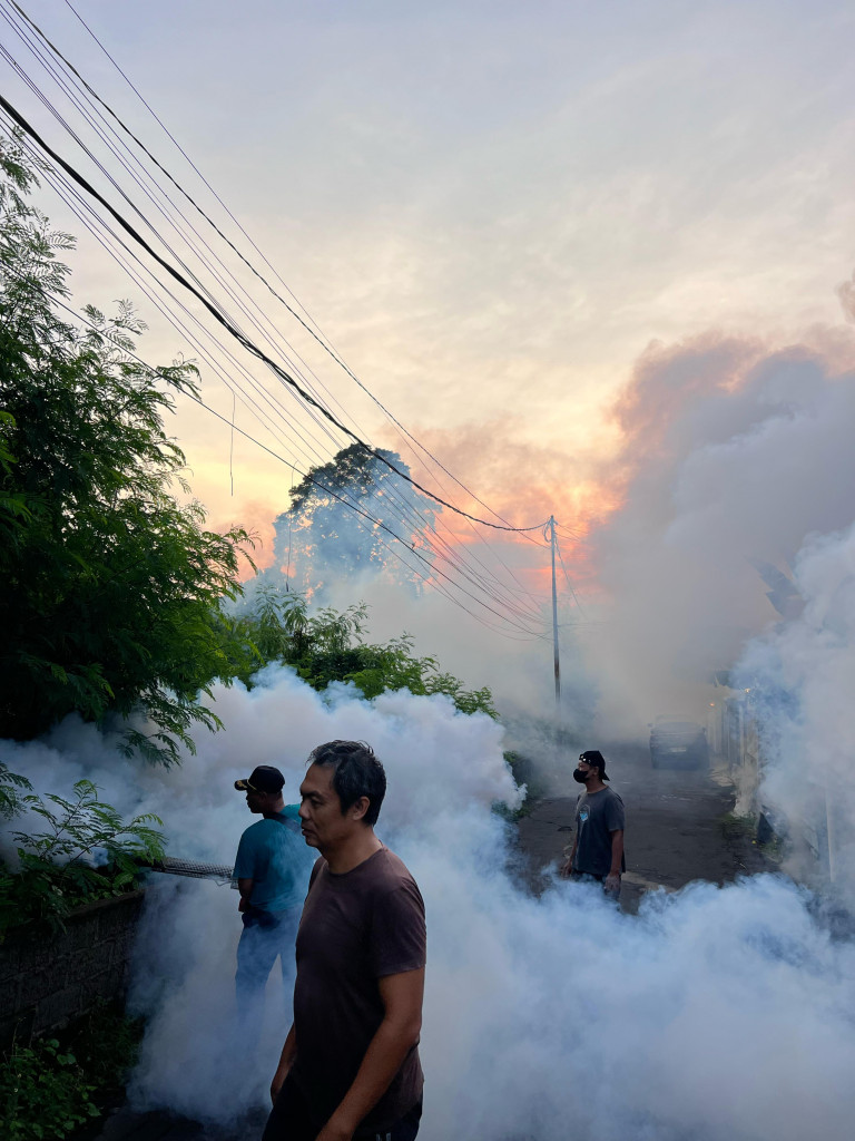 Pelaksanaan Fogging di Perumahan Prima Graha, Lurah Kerobokan Kaja Apresiasi Inisiatif Warga